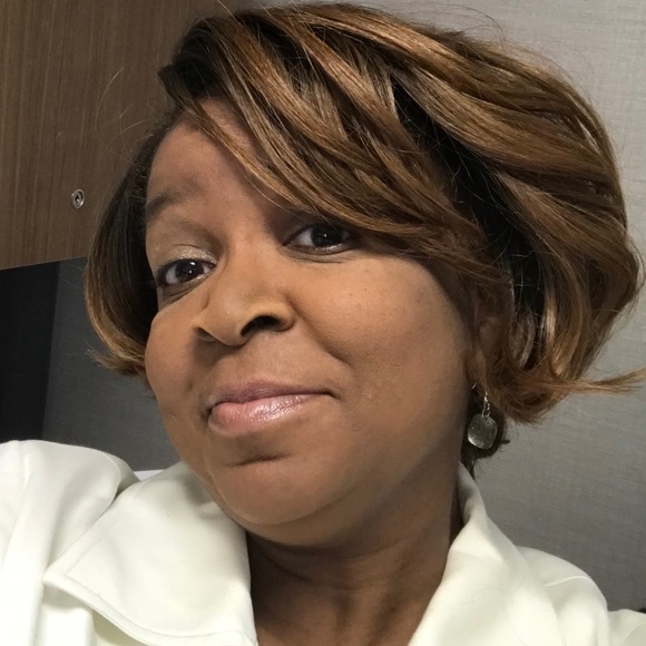 Meet your Posher, Debra - Picture 1 of 1